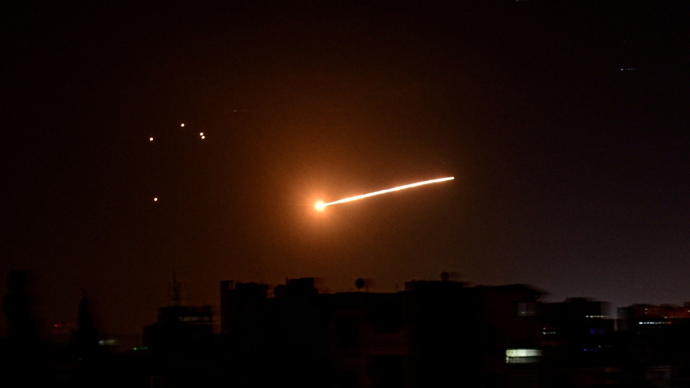 Israel tấn công tên lửa gần căn cứ Nga tại Syria